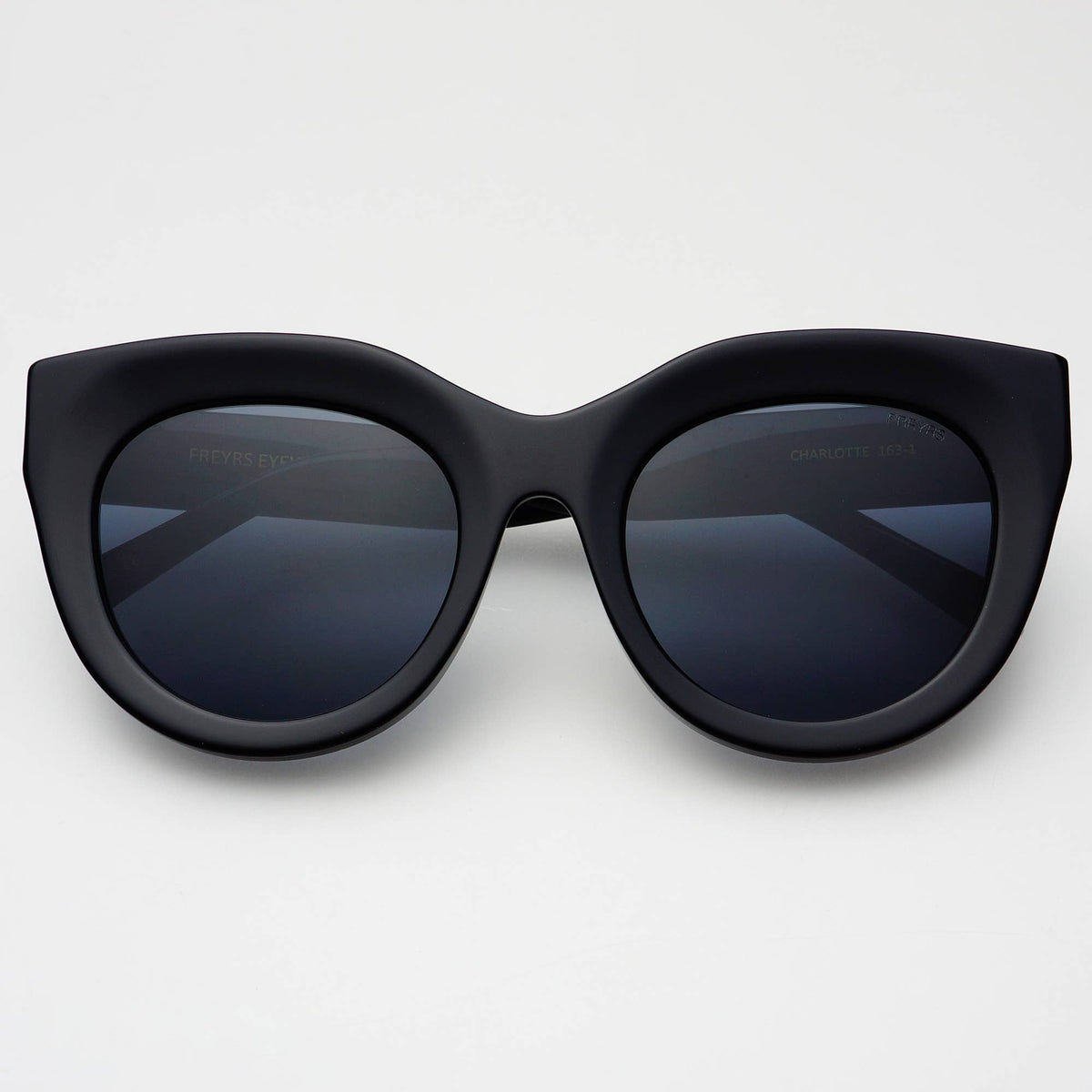 CharlotteCat Eye Sunglasses (black)