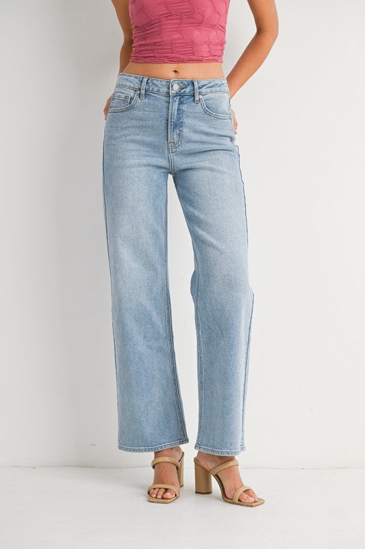 Highrise Straight Leg Denim (light)