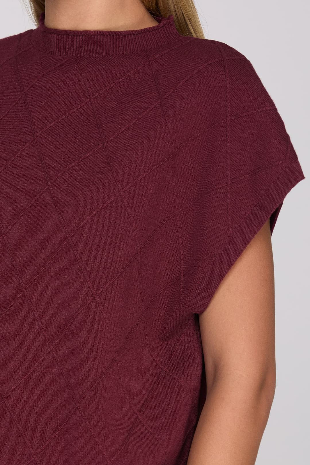 Diamond Pattern Vest (maroon)