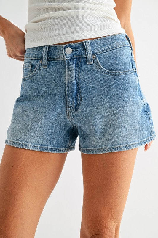 Classic Hem Short (light)