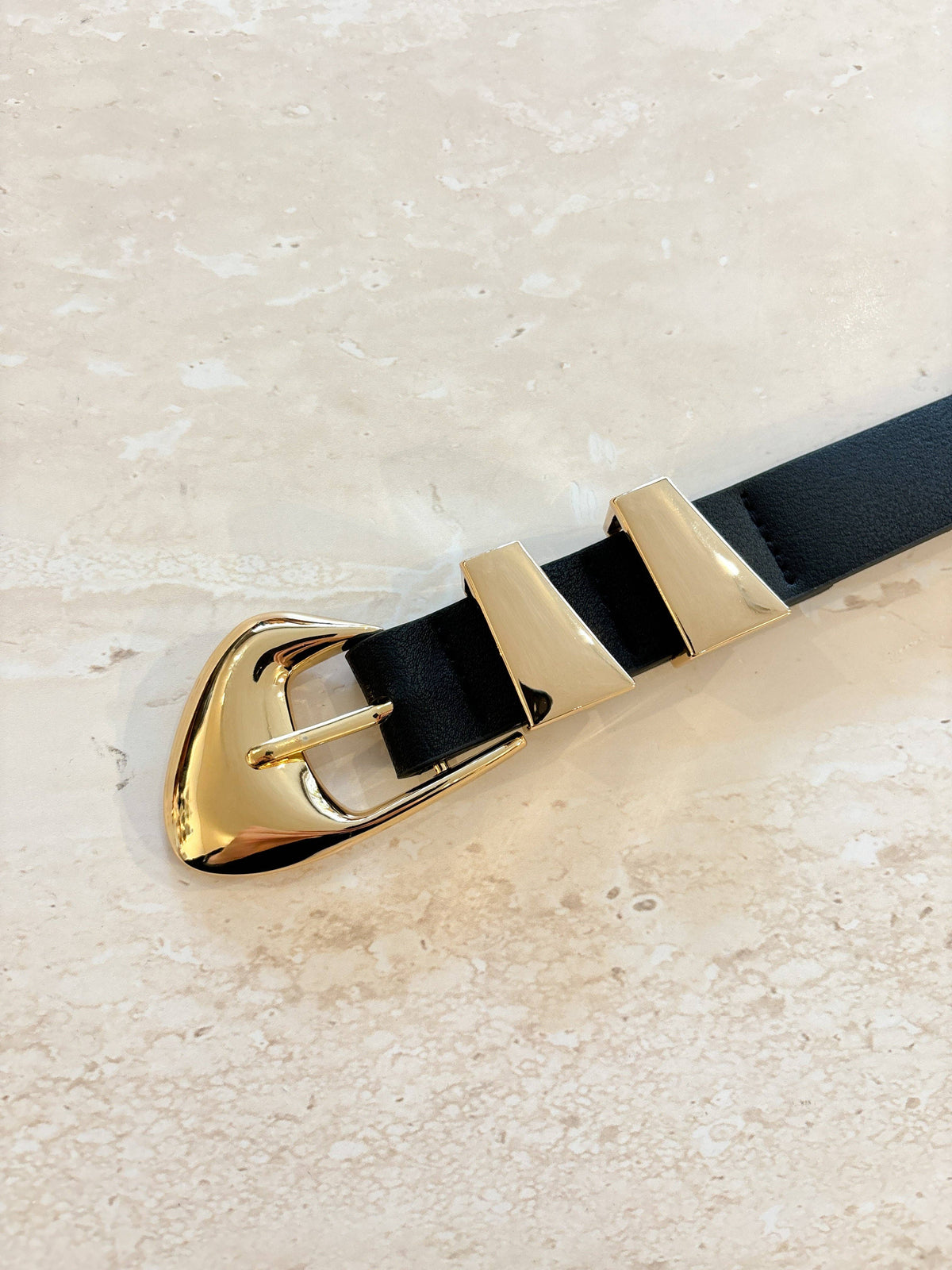 Pebble Dome Buckle Belt in Black - GEORGE-MARY'S