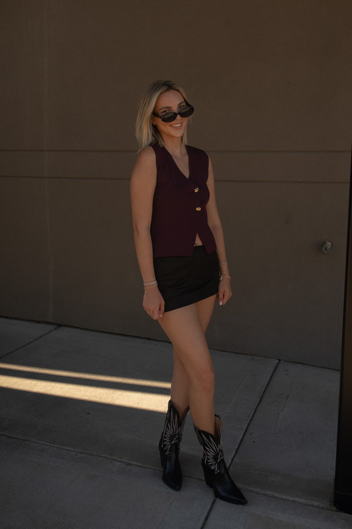 Double Button Vest (maroon)