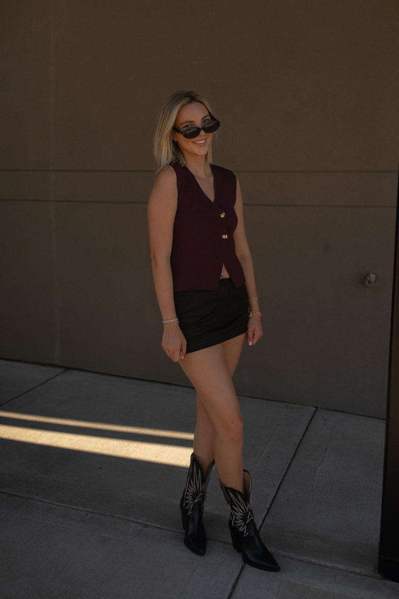 Double Button Vest (maroon)