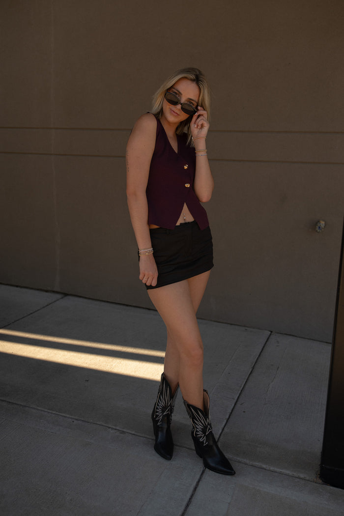 Double Button Vest (maroon)