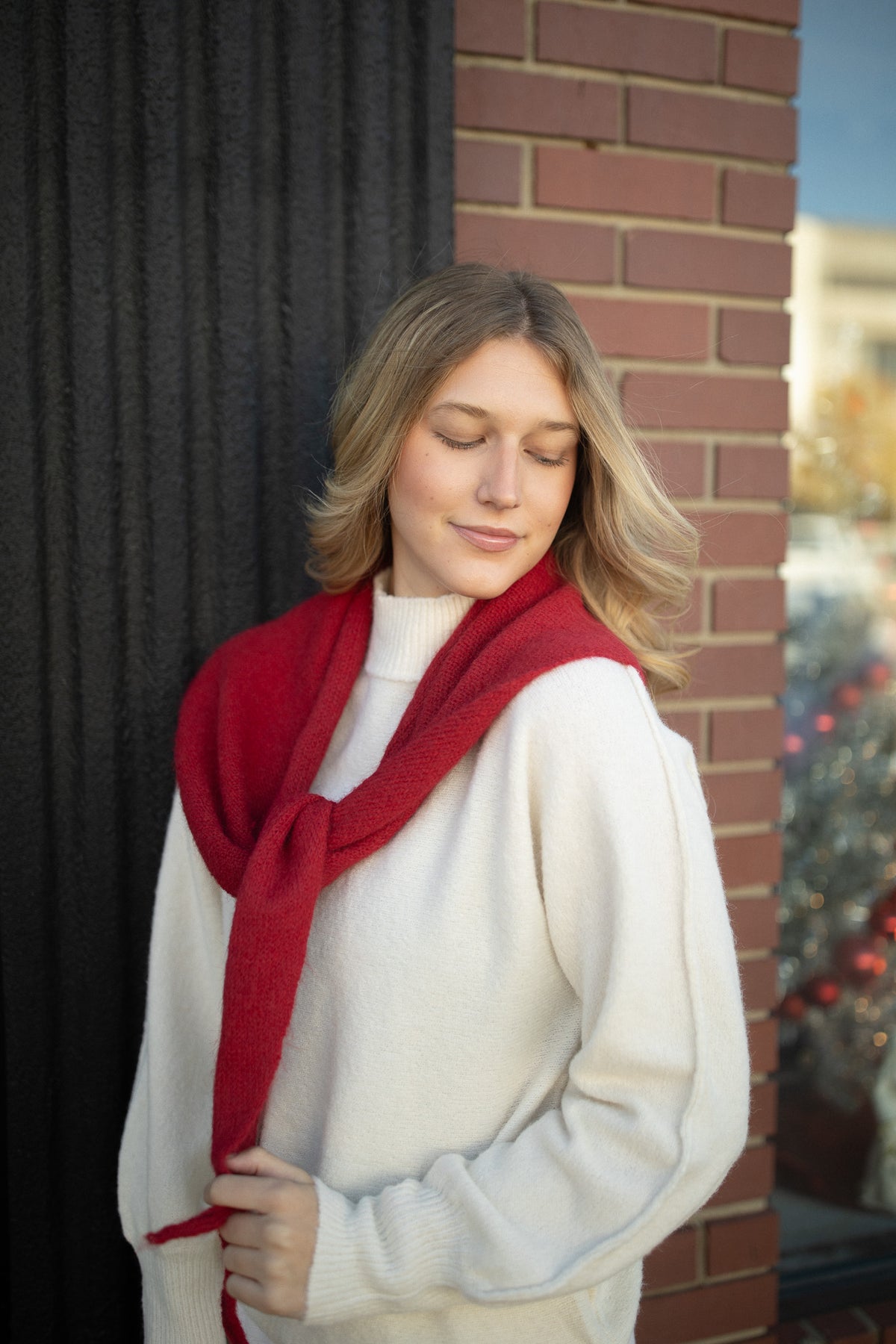 Westover Triangle Scarf (poppy)