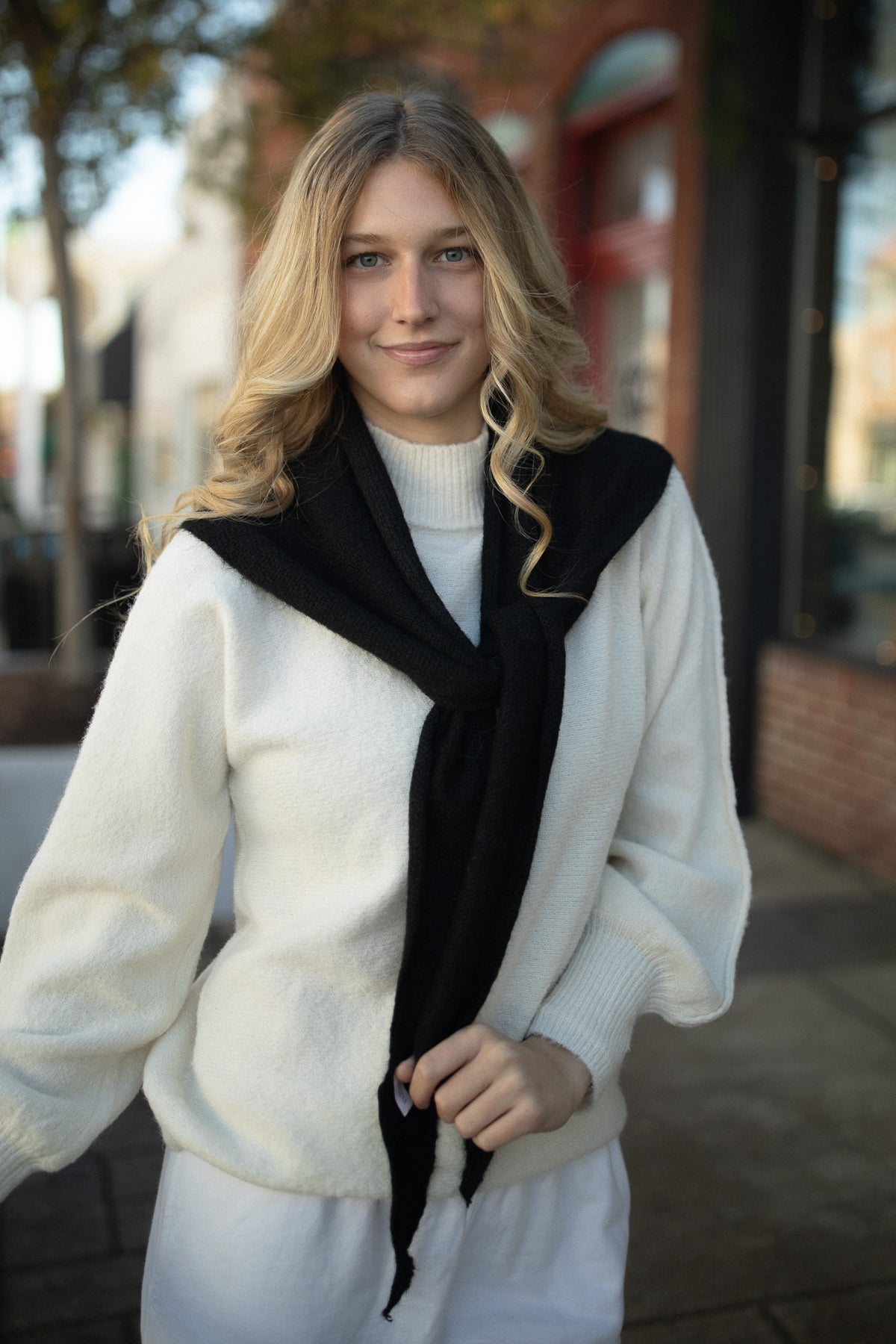 Westover Triangle Scarf (black)