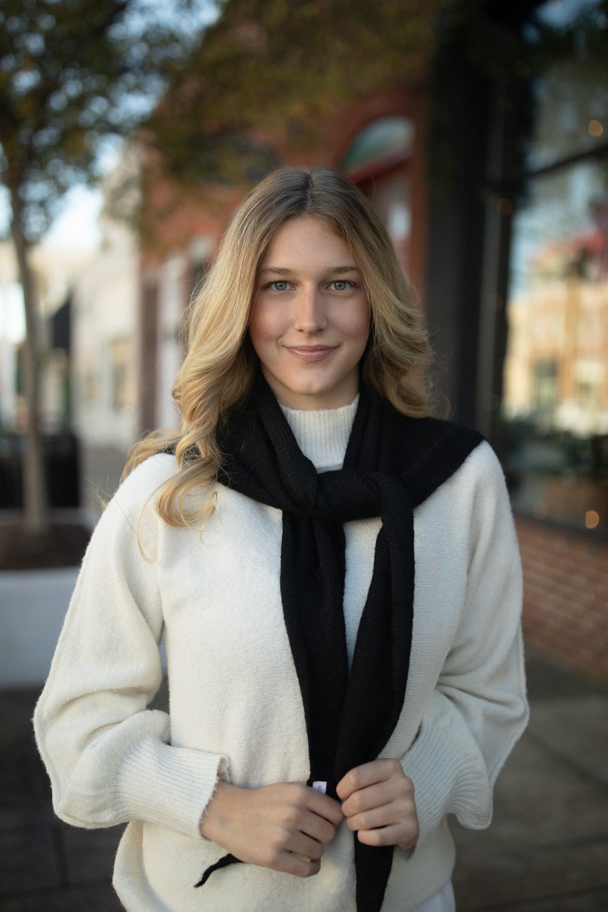 Westover Triangle Scarf (black)