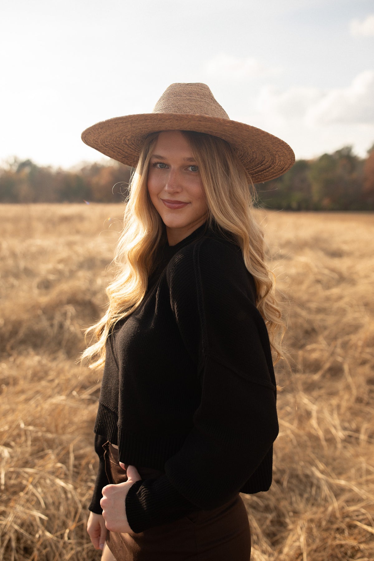 Cropped Boxy Sweater (black)