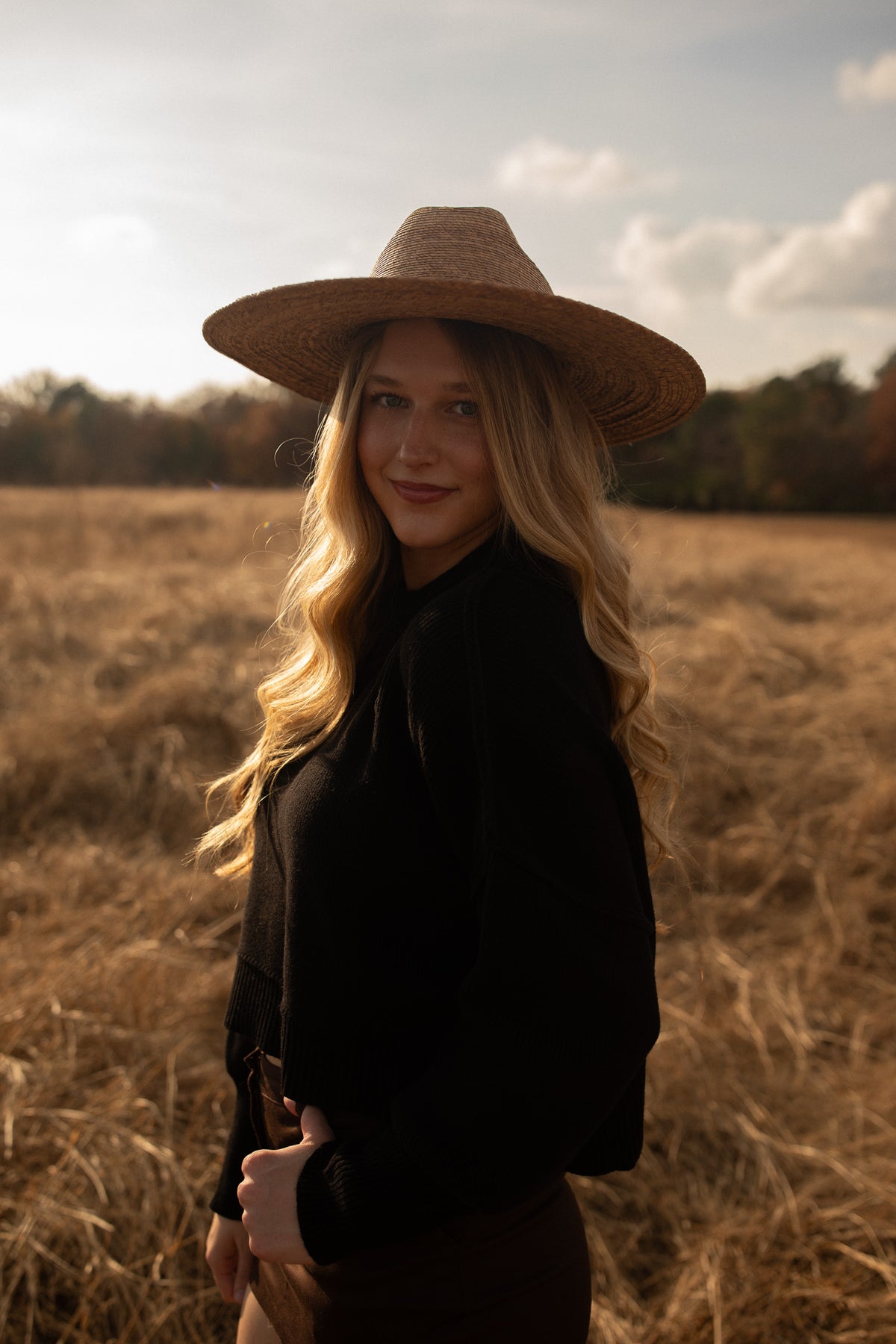 Cropped Boxy Sweater (black)