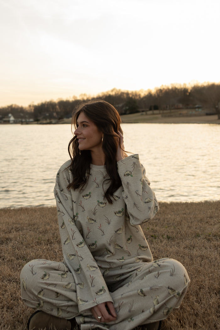 Duck Pond Sweatshirt (greige)
