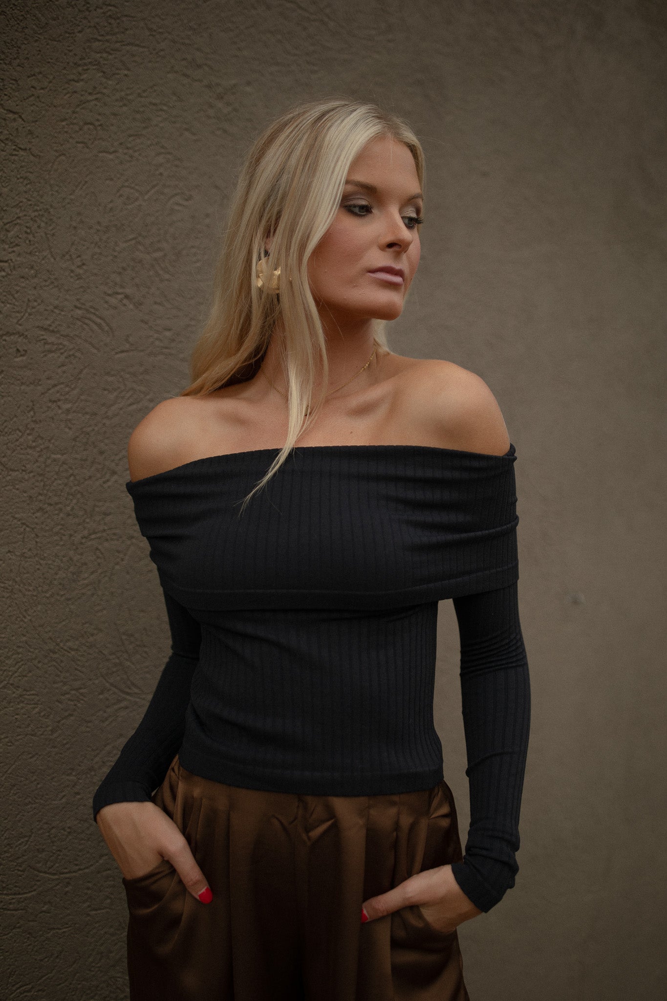 Off Shoulder Top (black)