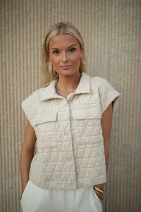 Quilted Flap Collar Vest (oat)