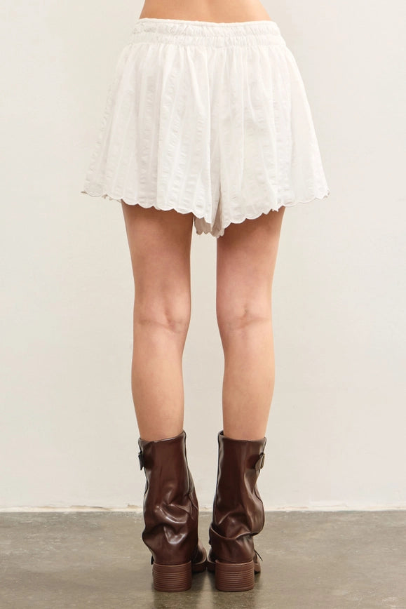 Scalloped Cottage Shorts (white)