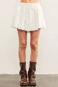 Scalloped Cottage Shorts (white)