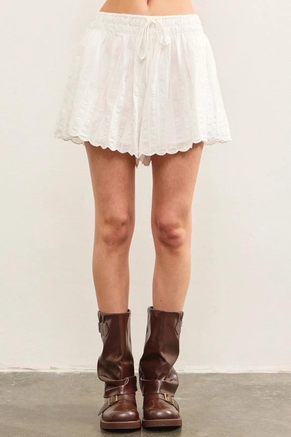Scalloped Cottage Shorts (white)