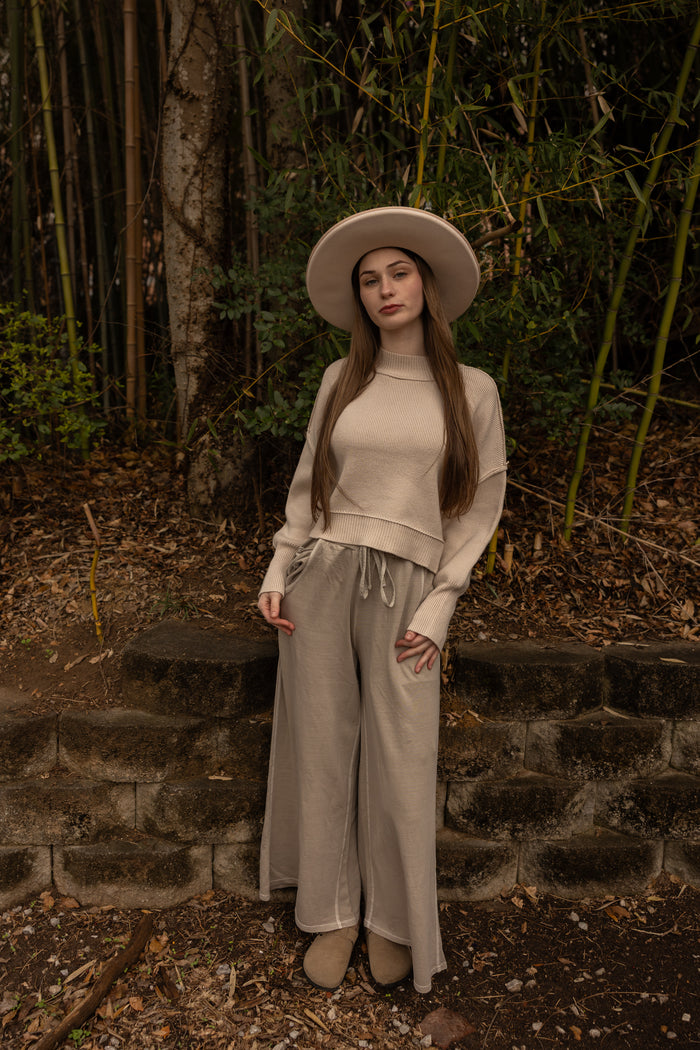 Cropped Boxy Sweater (sand beige)