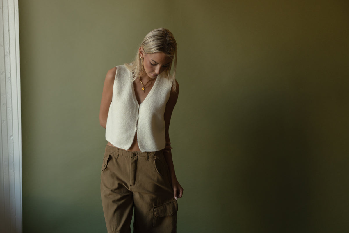 Keyhole Button Vest