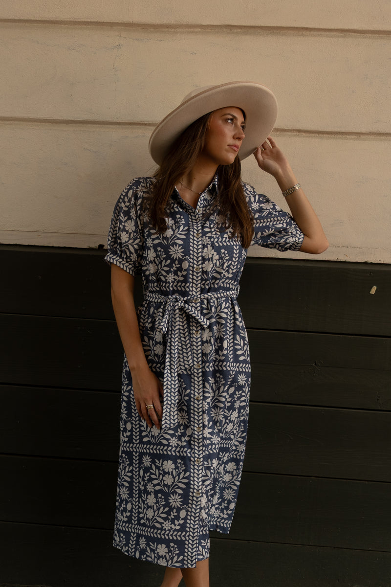 maxi dress navy floral Patterned (navy) LARGE May be worn with The Girl in the petite-regular-tall-petite Size:J8
