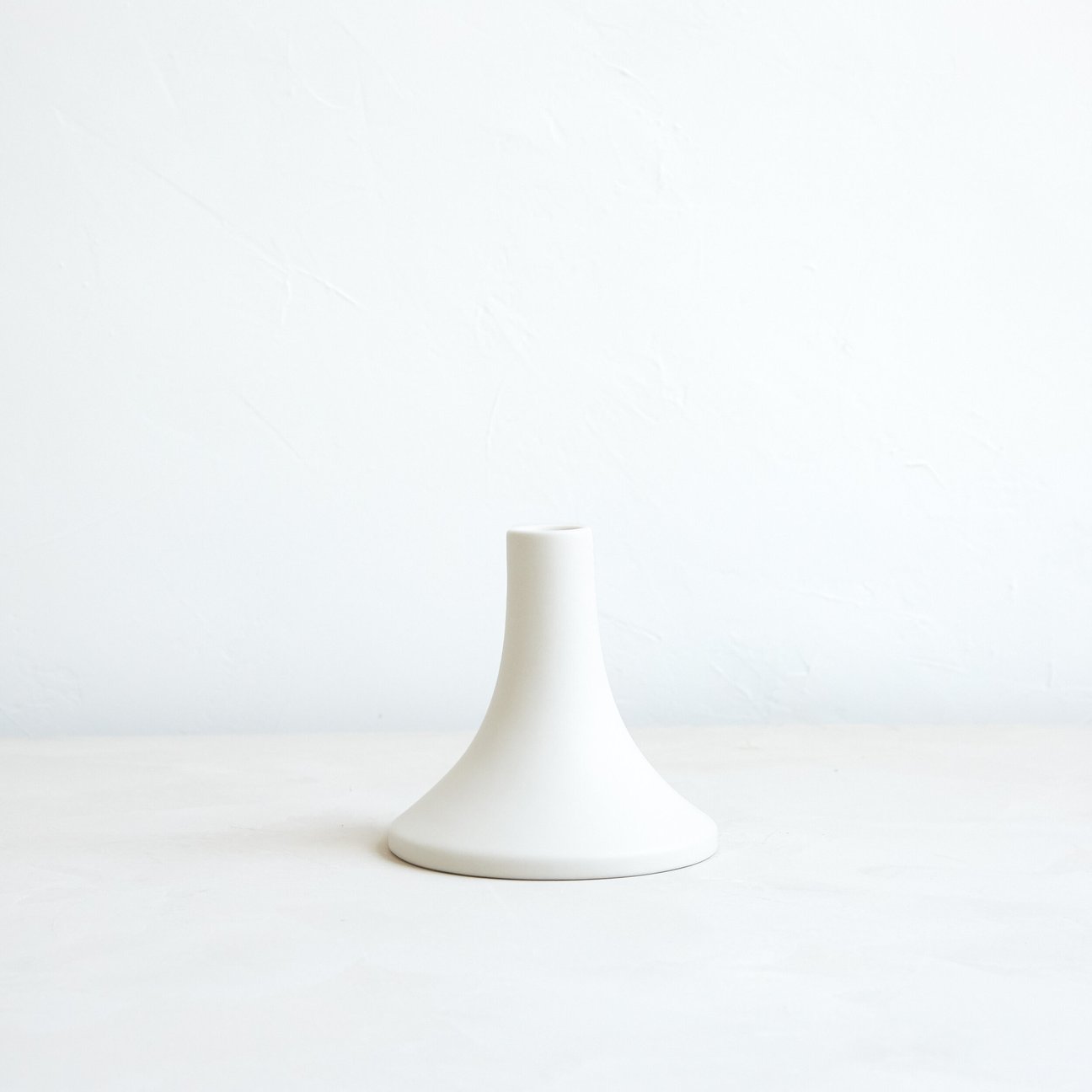 Ceramic Grand Taper Holder (2 colors)