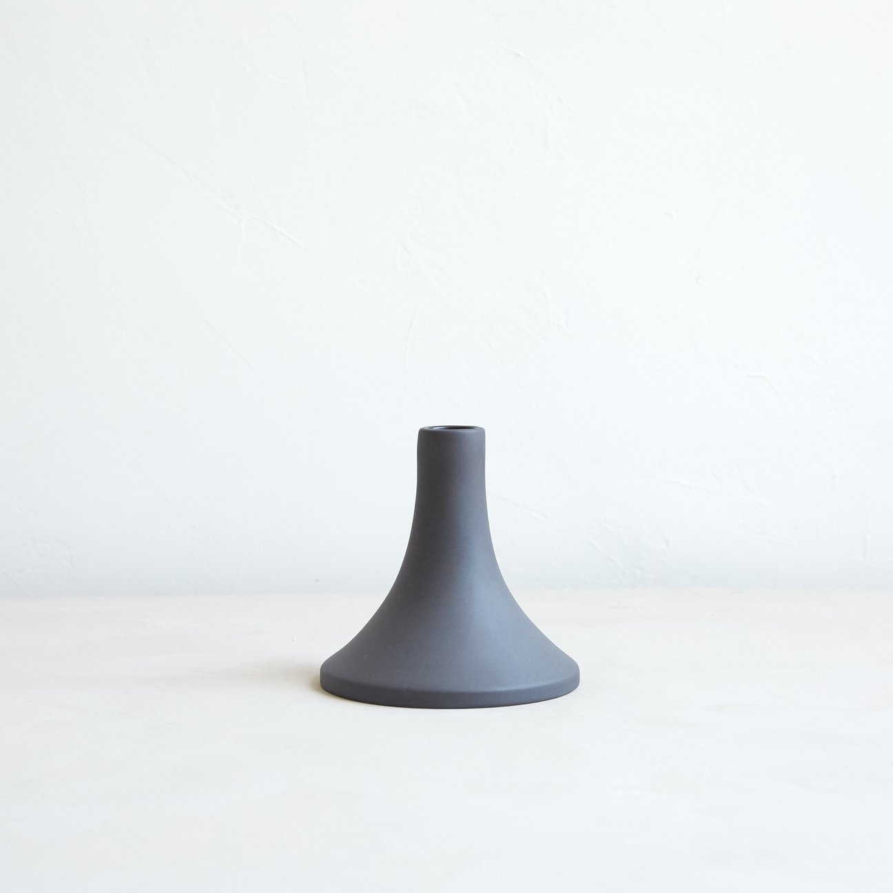 Ceramic Grand Taper Holder (2 colors)
